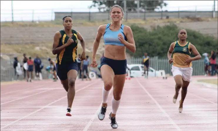 ?? PICTURES: KEAGAN MITCHELL ?? Hoërskool DF Malan’s Monja Theart, centre, bagged gold in the girls’ under-17 100m sprints at the Western Province High Schools’ Northern Zone Championsh­ips.