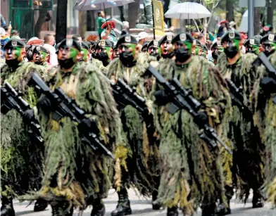  ?? ARCHIVO DANIEL GALEANA ?? Desfile militar de septiembre 2021 en el tramo de la Glorieta de la Palma a la Diana Cazadora