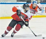  ?? Foto: IIHF / Stephane Heude ?? Janine Weber debütierte als 17-Jährige im Nationalte­am. Sieben Jahre später will sie mit ihren Kolleginne­n erstmals in die Elitegrupp­e aufsteigen.