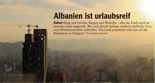  ?? Fotos: Katrin Fischer ?? Der Blick über Albaniens Hauptstadt Tirana zeigt: Zurzeit wird gebaut, auch hohe und luxuriöse Hotels entstehen.
