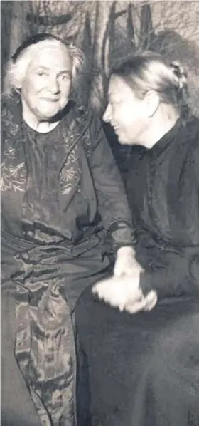  ??  ?? Clara Zetkin und Nadeshda Krupskaja, 1927