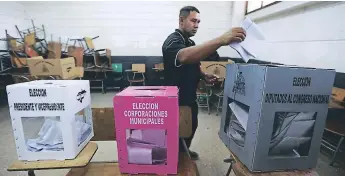  ??  ?? ARCHIVO. Los partidos reciben un porcentaje de los votos recibidos en las elecciones generales.