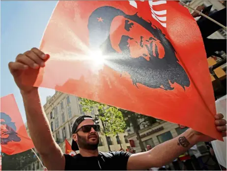  ?? — Reuters ?? Workers wave CGT labour union flags with an image of revolution­ary hero Ernesto ‘Che’ Guevara during a demonstrat­ion against the French government’s reform plans in Marseille as part of a national day of protest last year.