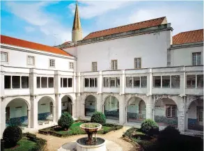  ??  ?? Convento da Madre de Deus, casa do museu, fica na zona oriental de Lisboa