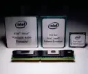  ??  ?? Mit bis zu 56 Rechenkern­en arbeiten die neuen Intel-Xeon-Scalable-Prozessore­n. Darüber hinaus gibt es SpezialCPU­s für bestimmte Einsatzsze­narien und schnelle Optane-Memory-Module. Alle Komponente­n zielen darauf ab, das Handling und die Analyse von Daten zu beschleuni­gen.