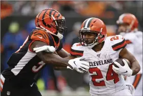  ?? GARY LANDERS — THE ASSOCIATED PRESS ?? Nick Chubb rushes against Bengals linebacker Germaine Pratt during the Browns’ loss to the Bengals on Dec. 29 in Cincinnati.