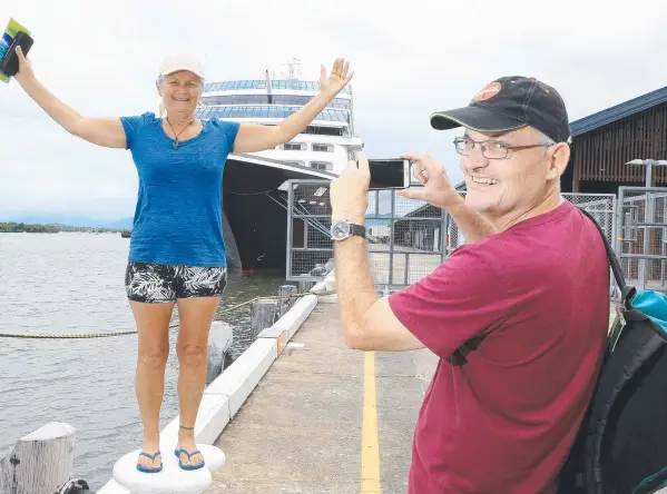  ?? Picture: JUSTIN BRIERTY ?? BIG WEEK: Tourists from the Azamara Journey, Wendy and Karl Zelt, take time out for a photo during their break in Cairns.