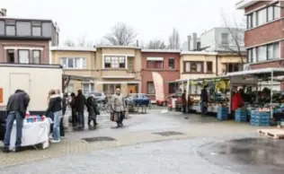  ?? FOTO KOEN FASSEUR ?? De markt op het Michel Willemsple­in.