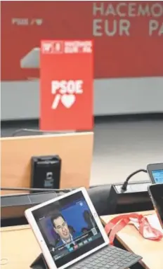  ?? // EFE ?? Siguiendo a Juanma Moreno desde la sede del PSOE