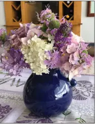  ?? (The Washington Post/Mara Tyler) ?? In Winchester, Va., Elizabeth Gomez used flowers for tabletop bouquets, including hydrangea, scabiosa, bee balm and buddleia.