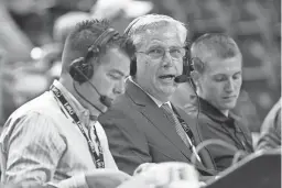  ?? DAVID KADLUBOWSK­I/AZCENTRAL SPORTS ?? Arizona State Sun Devils basketball radio team, analyst Kyle Dodd and Tim Healey call the game in the first round NCAA basketball NIT game against the Detroit Titans March 20, 2013 in Tempe.