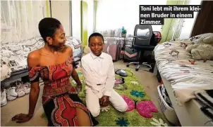  ??  ?? Toni lebt mit ihrem kleinen Bruder in einem Zimmer.