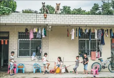  ?? LIU YINGYI / FOR CHINA DAILY ?? Children play in a village in the Guangxi Zhuang autonomous region on Monday.