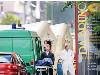  ?? FOTO: OLIVER BERG/DPA ?? August 2007: Sechs Menschen werden vor der Pizzeria „Da Bruno“in Duisburg erschossen. Es ist der Höhepunkt einer jahrelange­n Feindschaf­t zweier Mafia-Familien aus Kalabrien.