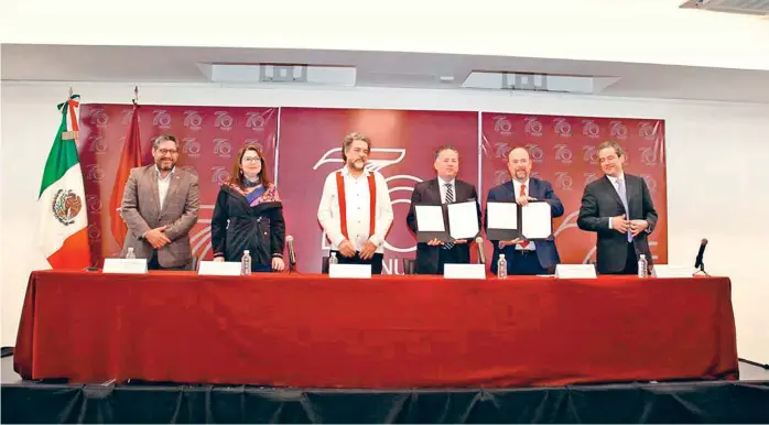  ??  ?? - Colaboraci­ón. Santiago Nieto Castillo, titular de la UIF, y Jaime Valls Esponda, secretario general ejecutivo de la Anuies, signaron el documento.