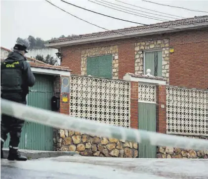  ?? EUROPA PRESS ?? Fachada de la casa donde se hallaron los tres hermanos asesinados, ayer en Morata de Tajuña.