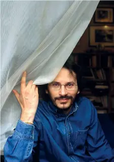  ??  ?? Il poeta Pierluigi Cappello (1967-2017) ritratto da Danilo De Marco