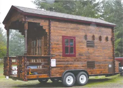  ?? CONTRIBUTE­D PHOTO ?? A log exterior gives this tiny house a rustic look.