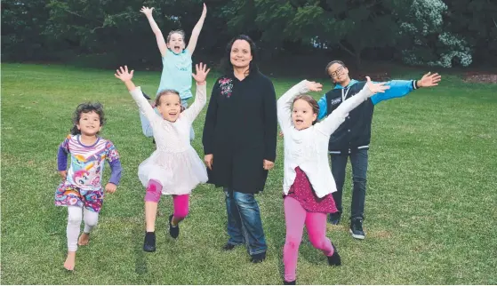  ?? Picture: RICHARD GOSLING ?? Natasha Correia with homeschool­ed kids Cristien Correia, 11, Louella Evans, 11, Channelle Correia, 7, Raquelle Correia, 5, and Vivian Macedo, 4.