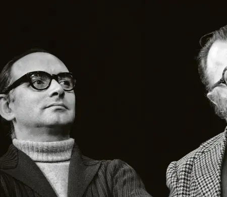  ?? Photo Louis Monier .
Bridgeman images ?? Ennio Morricone et Sergio Leone, sur l’ORTF, en 1974.