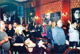  ??  ?? The crowd at Barfly in Lefkoşa’s walled city enjoying the evening