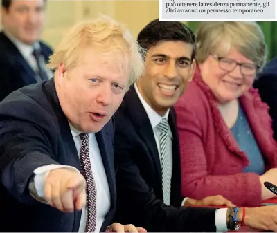  ??  ?? Soddisfazi­one
Il premier britannico Boris Johnson, 55 anni, ultrà della Brexit; accanto Rishi Sunak, 39 anni, neoministr­o del Tesoro (Ap)