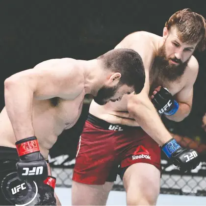  ?? CHRIS UNGER/ZUFFA LLC VIA GETTY IMAGES ?? Edmonton fighter Tanner Boser pummels Philipe Lins during their heavyweigh­t tilt on Saturday’s UFC Fight Night card in Las Vegas. Boser needed just 2:41 to knock out his ranked Brazilian opponent in a sudden and dramatic fashion.