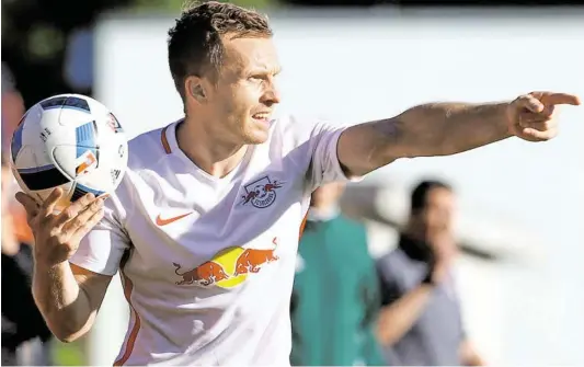  ?? BILD: SN/GEPA/ROITTNER ?? Christian Schwegler gehört seit vielen Jahren zu den Stützen von Fußballmei­ster Red Bull Salzburg.