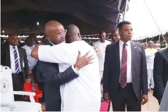  ??  ?? Governor Udom Emmanuel and Nsima Ekere, governorsh­ip candidates of the Peoples Democratic Party (PDP) and the All Progressiv­es Congress (APC) in Akwa Ibom State respective­ly embracing each other.