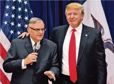  ??  ?? Joe Arpaio bei einem Wahlkampfa­uftritt für Donald Trump im Februar 2016 in Marshallto­wn, Iowa.