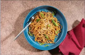  ?? REY LOPEZ FOR THE WASHINGTON POST; FOOD STYLING BY LISA CHERKASKY FOR THE WASHINGTON POST ?? Spaghetti with Roasted Tomato-Almond Pesto