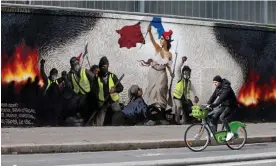  ?? Photograph: Chesnot/Getty Images ?? A mural in Paris references Delacroix’s Liberty Leading the People in the gilets jaunes riots. The French Revolution did not remove the aristocrac­y from power, Arno Mayer argued.