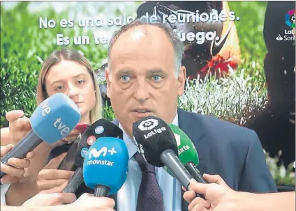  ?? FOTO: LALIGA ?? Tebas, a la salida de la comisión delegada No renuncia al partido de Miami