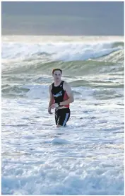  ??  ?? One runner took to the sea without a surfboard. 25_c52slog201­712