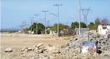  ??  ?? Sequía. Kilómetro 64 es un ejido de General Cepeda; ya tiene 5 meses sin el servicio de agua porque la bomba del pozo que abastece del líquido, fue robada.