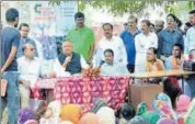  ?? HT PHOTO ?? Chhattisga­rh CM Raman Singh (holding mic) at a chaupal meeting during the Lok Suraj Abhian in the state.