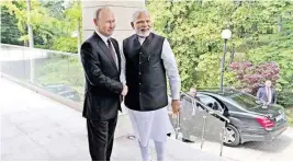  ??  ?? Russian President Vladimir Putin and Indian Prime Minister Narendra Modi pose for a photo during their meeting in the Bocharov Ruchei residence in the Black Sea resort of Sochi, Russia