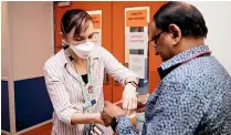  ?? ABIGAIL DOUGHERTY/ STUFF ?? Middlemore clinical nurse specialist Jennifer Mcnabb and Dr Raj Maikoo in one of the hospital’s measles wards.