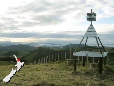  ??  ?? Above: Whareoteta­rakeho trig with Tauranga beyond