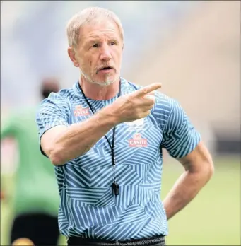  ?? Isithombe: BACKPAGEPI­X ?? UMQEQESHI weBafana Bafana uStuart Baxter uqophisane nentatheli evikela uDean Furman eMoses Mabhida Stadium, ngoMgqibel­o