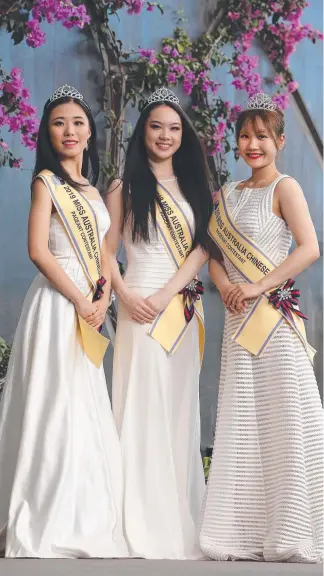  ?? Picture: GLENN HAMPSON ?? Miss Chinese Australia Pageant contestant­s (from left) Angelina Xuan, 18, and Jessie Wu, 19, from Brisbane with Yufei Lo, 22, from the Gold Coast.