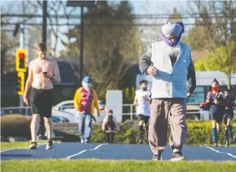  ?? ARLEN REDEKOP ?? People get some fresh air and a hit of sunshine at Bear Creek Park in Surrey on Tuesday. Dr. Bonnie Henry is asking British Columbians to stay in their own neighbourh­oods to curb the spread of COVID.