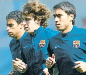  ?? FOTO: MANEL MONTILLA ?? Reiziger y Gio, con Puyol en la temporada 2003-04, cuando coincidier­on