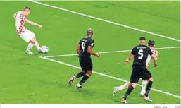  ?? NEIL HALL / EFE ?? Andrej Kramaric anota el gol del empate en un zurdazo cruzado.