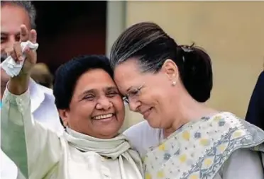  ??  ?? BSP chief Mayawati with UPA chairperso­n Sonia Gandhi at Karnataka CM H. D. Kumaraswam­y’s swearing- in. BJP ( right) chief Amit Shah with UP CM Yogi Adityanath at a rally.