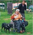  ?? FOTO: PSSV ?? So funktionie­rt der Handicap-Cup: Hund und Mensch spielen als Team.