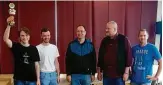  ?? FOTO: VEREIN ?? Die Weimarer Mannschaft­smeister im Bezirk Mitte mit (von links) Mathias Phillip, Christian Gulich, Thomas Weiß und Peter Kolling sowie Turnierorg­anisator Andreas Günther.