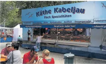  ?? FOTOS: EVENT- UND WERBEAGENT­UR JOBO ?? Käthe Kabeljau kommt mit einem gigantisch­en Angebot an Fischbrötc­hen und dem über die Landesgren­zen hinaus bekannten Backfisch aus Aurich nach Saarbrücke­n.