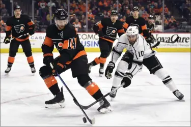  ?? DERIK HAMILTON – FOR THE ASSOCIATED PRESS ?? Flyers center Sean Couturier, left, eludes the Kings’ Michael Amadio during the first period Saturday night at the Wells Fargo Center.