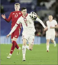  ?? FOTO: GETTY ?? Robert Lewandowsk­i, con Polonia Bajo presión